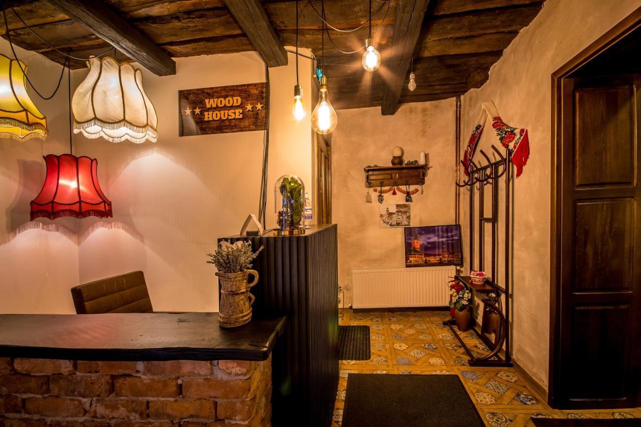 Hotel Wood House Republicii à Braşov Extérieur photo