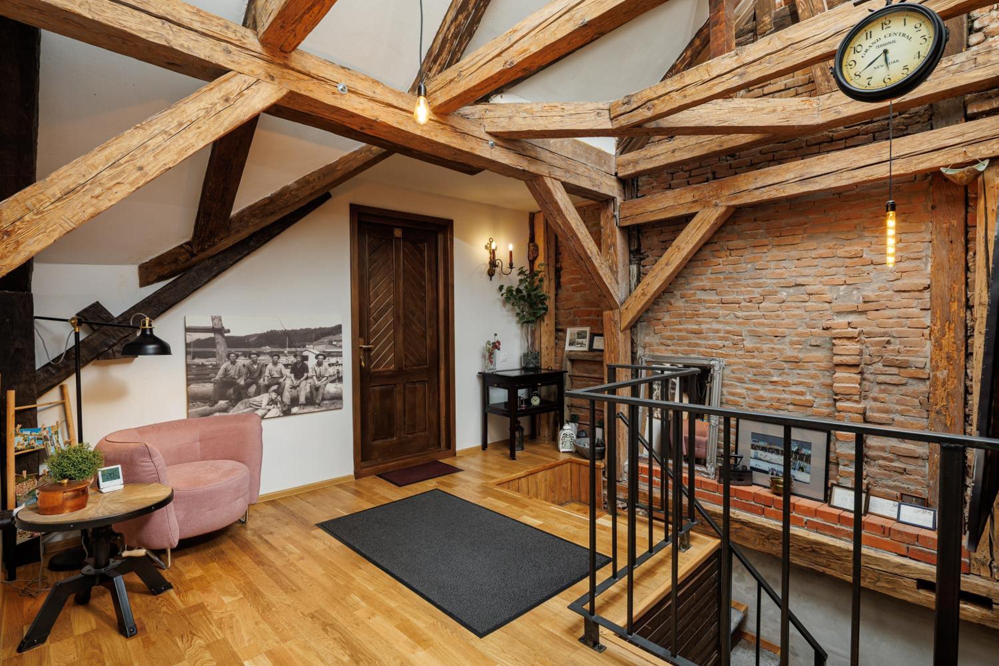 Hotel Wood House Republicii à Braşov Extérieur photo