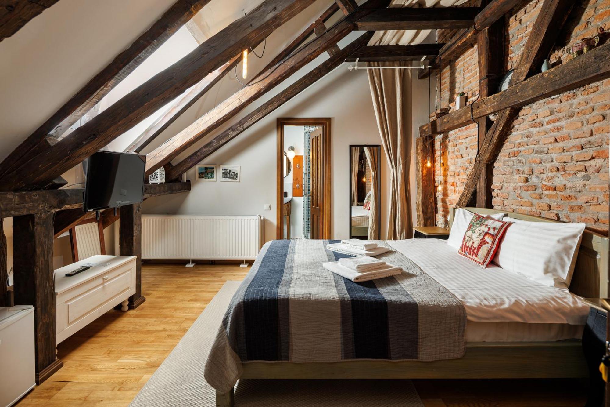 Hotel Wood House Republicii à Braşov Extérieur photo