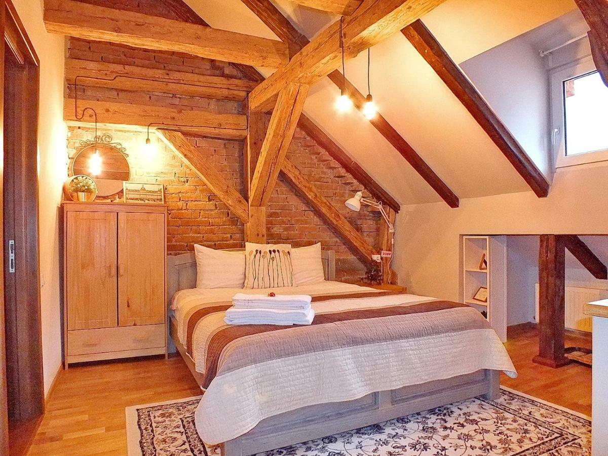 Hotel Wood House Republicii à Braşov Extérieur photo