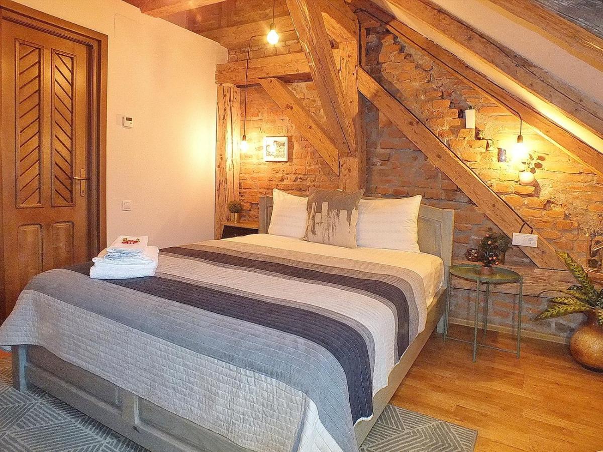 Hotel Wood House Republicii à Braşov Extérieur photo